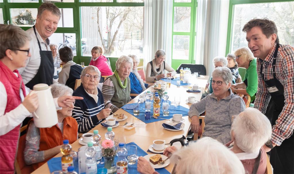 Rotarier helfen bei Mühlacker Vesperkirche