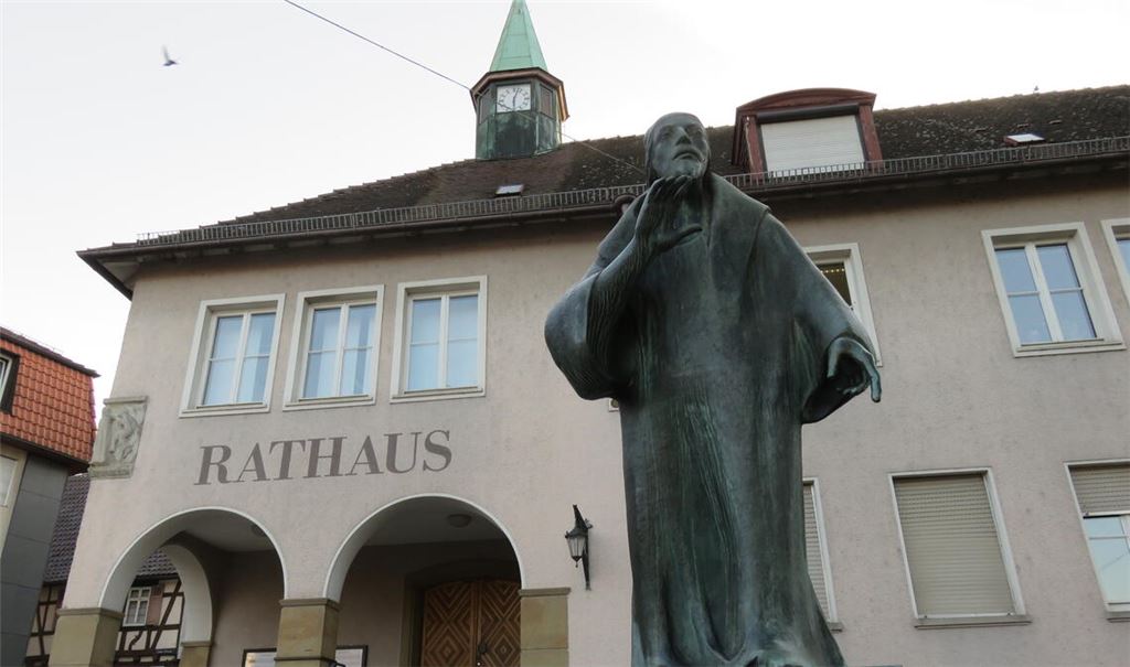 Demo vor Knittlinger Rathaus: Bündnis will Zeichen setzen