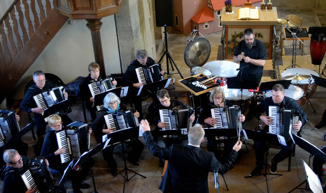 Akkordeonklänge in der Kirche
