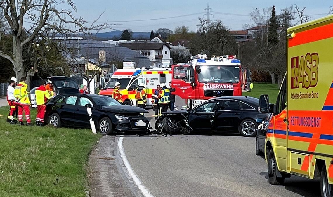 Feuerwehr Wiernsheim rückt zu Unfall aus