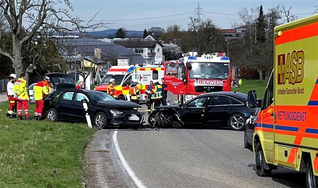 Feuerwehr Wiernsheim rückt zu Unfall aus