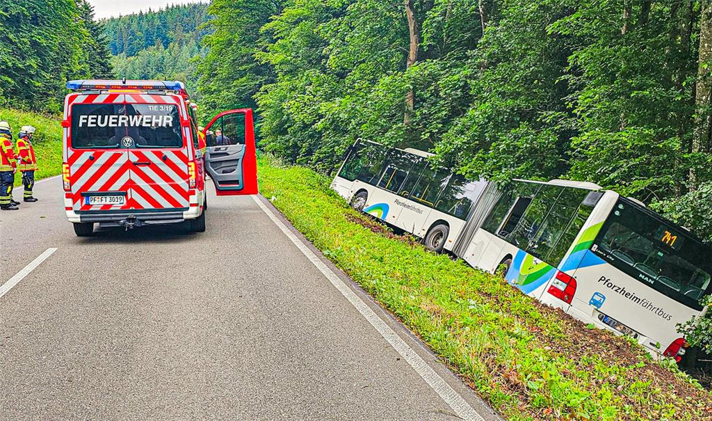 Busunfall fordert elf Verletzte