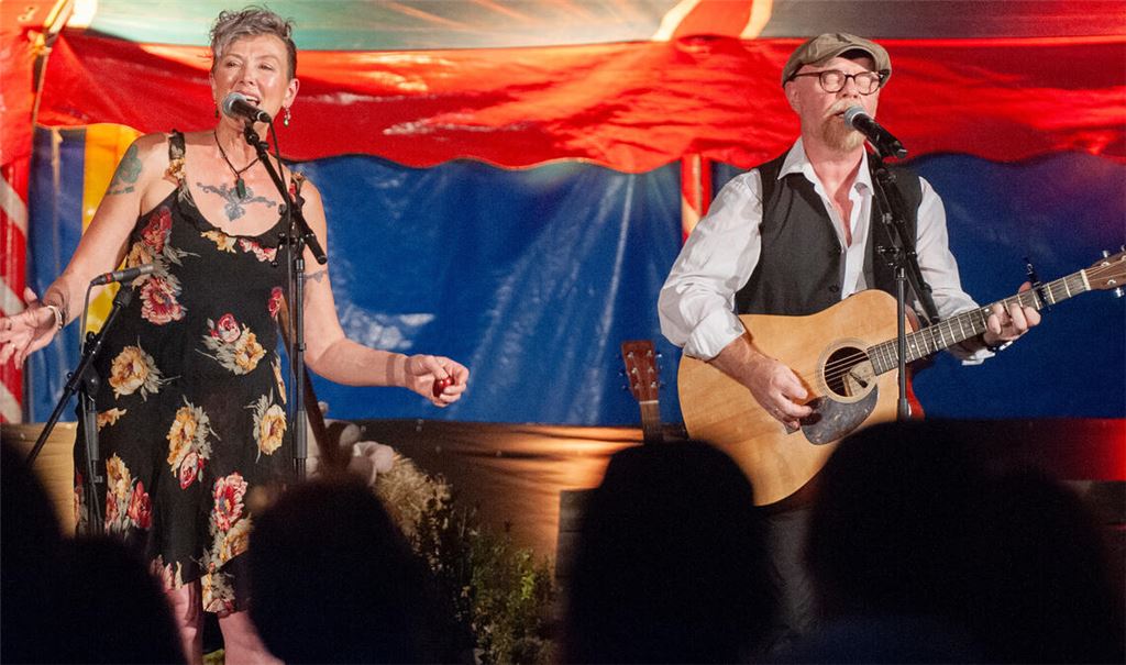 Musikalischer Einklang im Zirkuszelt