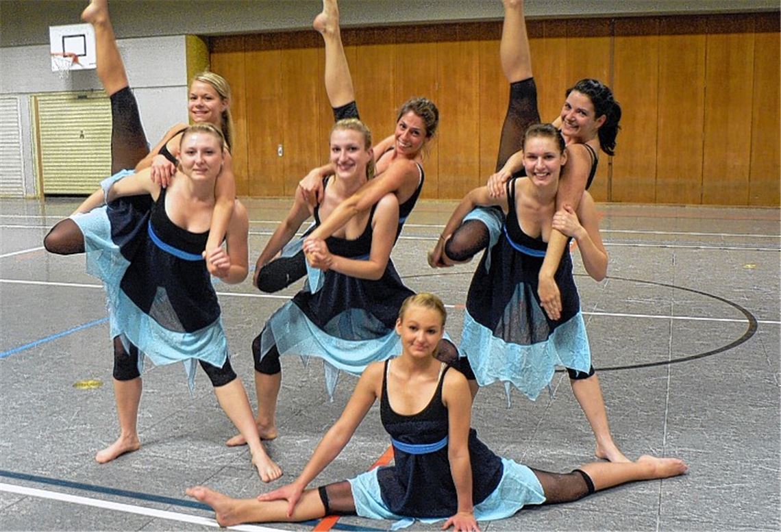 Bild aus erfolgreichen Tagen: die Gymnastik-Formation des TV Mühlacker, die 2007 Deutscher Meister und Württembergischer Meister wurde. Die beiden Trainerinnen Natalja Metzler (li. stehend) und Brigitte Schlecht (hinten Mitte) stehen berufsbedingt nicht mehr zur Verfügung. Archivfoto: privat