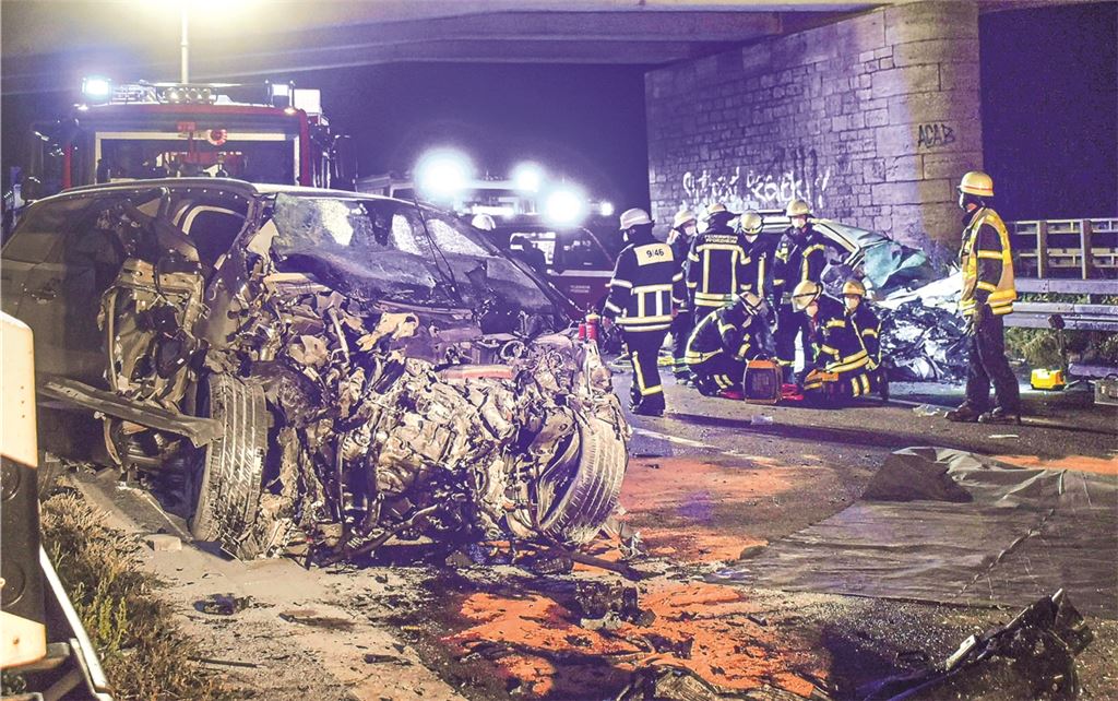Bild des Schreckens: die Unfallstelle auf der A8 bei Pforzheim. Archivfoto: Myroshnichenko