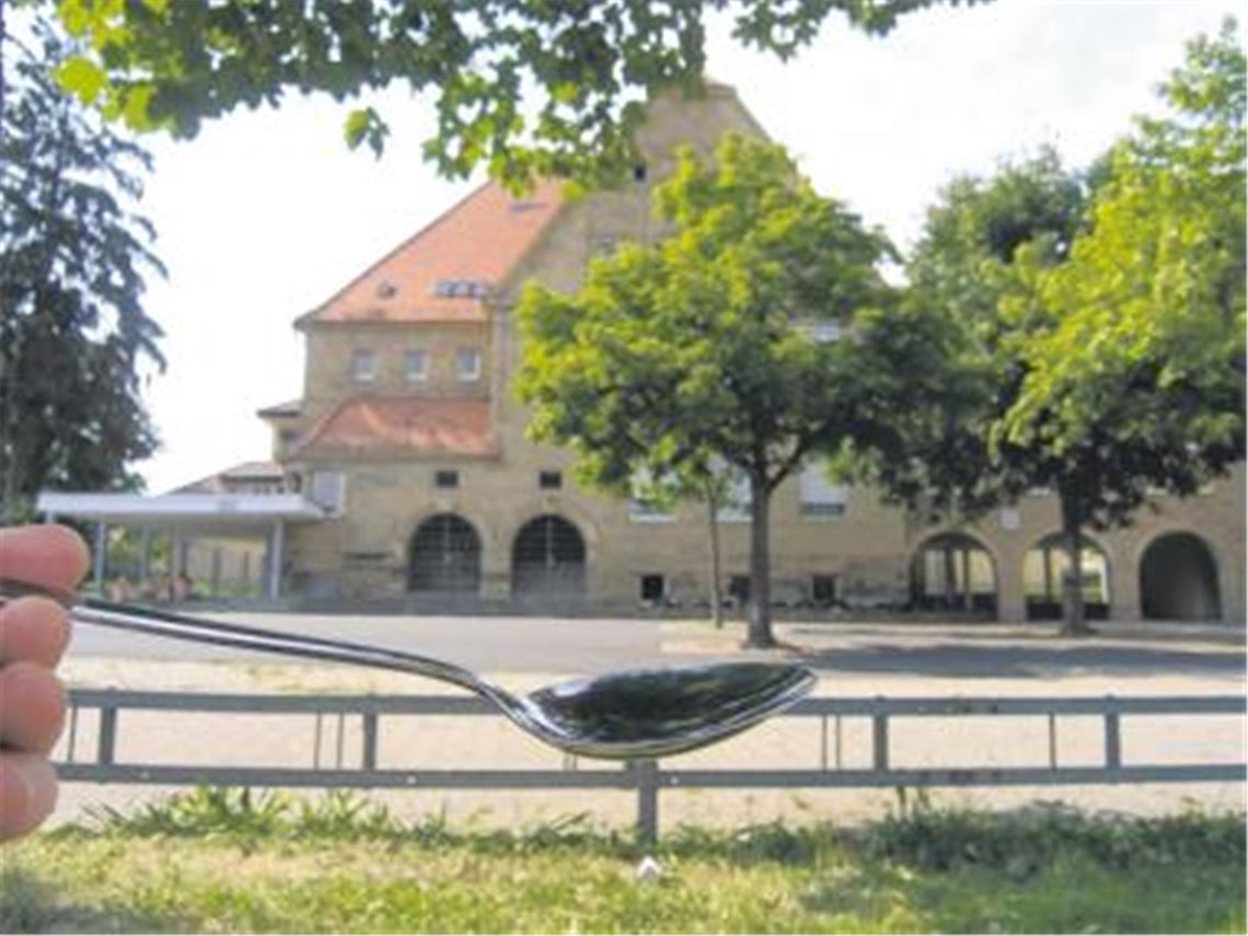 Bildung löffelweise  damit werden Schüler generell gefüttert. Ob an der Faust-Schule bald nicht nur Nahrung für den Geist geboten wird? Ein Konzept soll die Möglichkeiten aufzeigen.
Foto: Becker