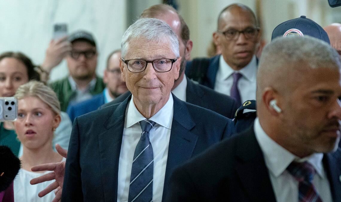 Bill Gates, Mitbegründer von Microsoft, verlässt das Gebäude nach einer Anhörung hinter verschlossenen Türen.