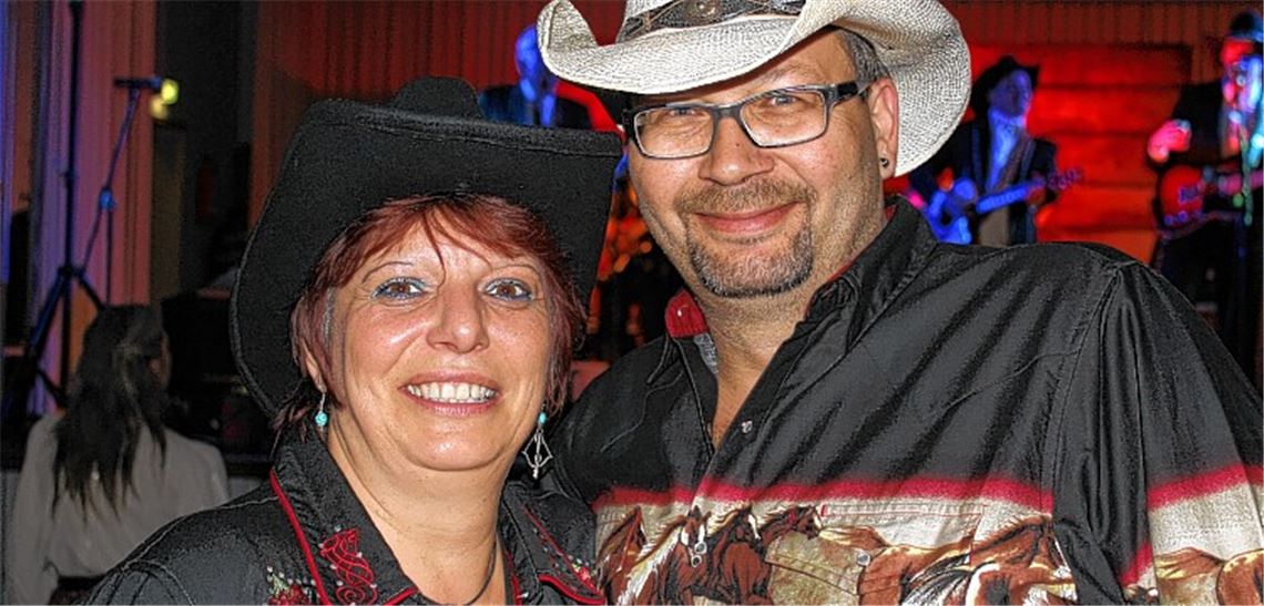 Birgit und Franz Luft sind begeistert von der Stimmung in Lomersheim. 