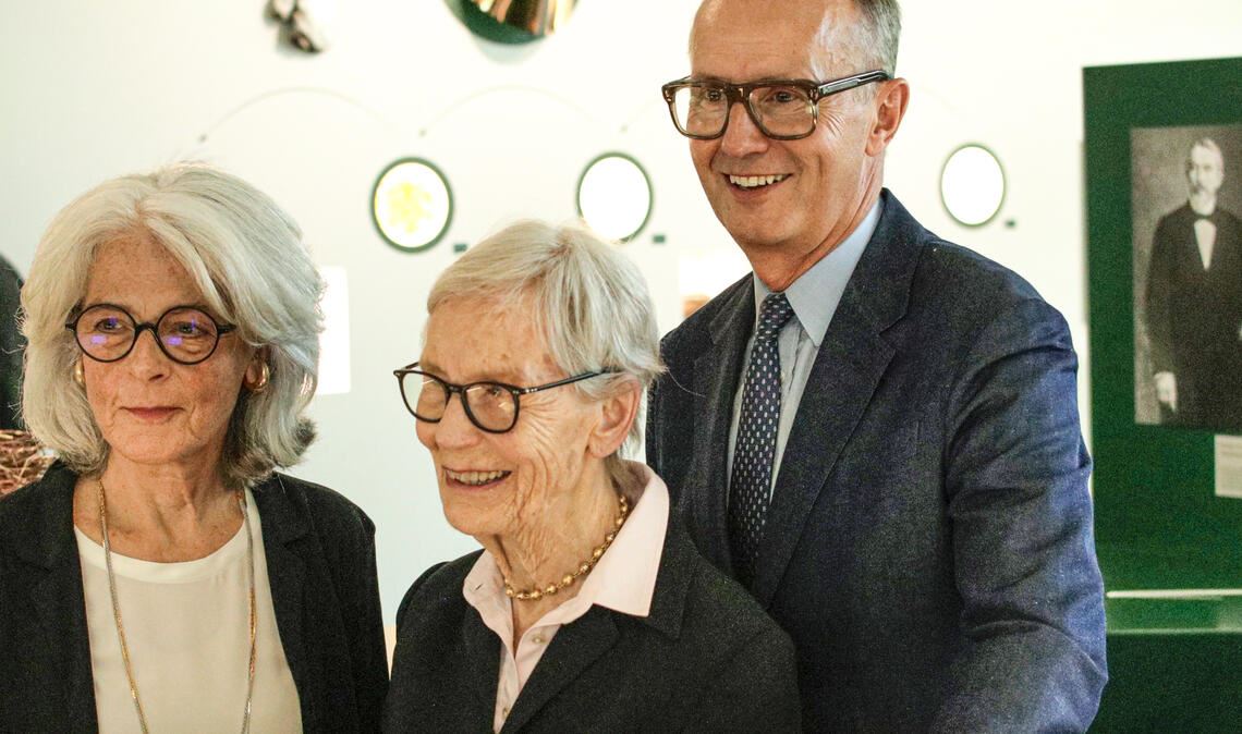 Birgitta Hafner (li.) und ihr Cousin Philipp Reisert führen das Unternehmen C. Hafer in der fünften Generation. In der Mitte: Ruth Reisert-Hafner. Fotos: Weber