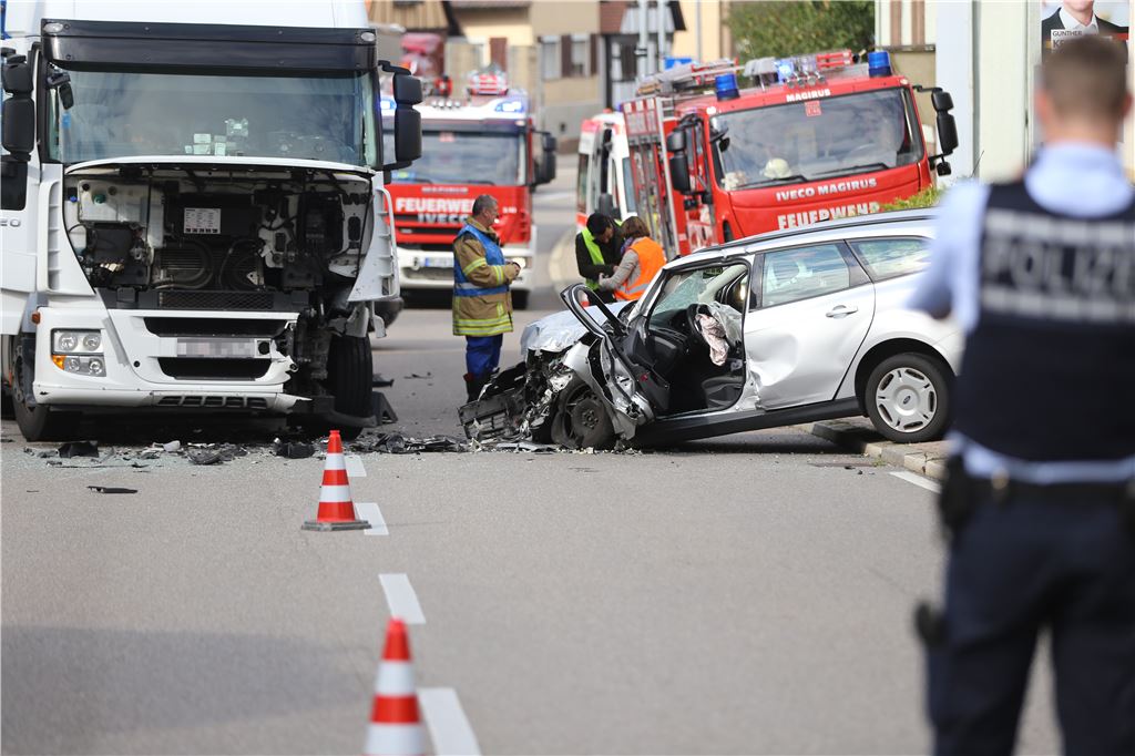 910_0008_139131_lh_Unfall_Bauschlott_1_