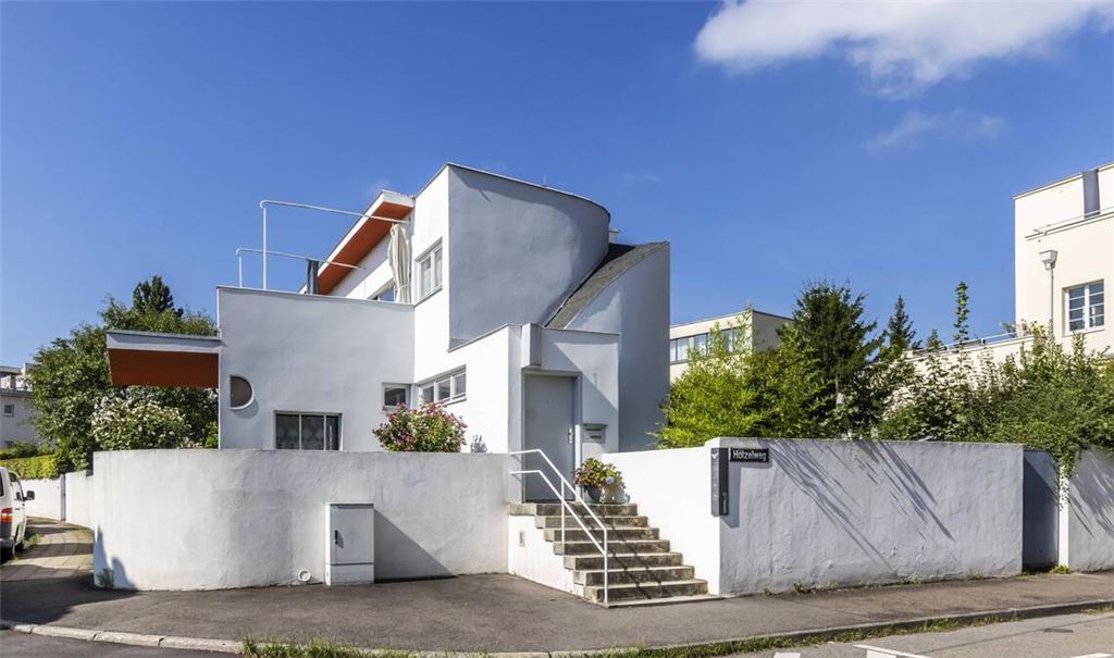 Bis heute vermietet und im Besitz der Stuttgarter Wohnungs- und Städtebaugesellschaft (SWSG): Wohnhaus, entworfen von Hans Scharoun in der Weissenhofsiedlung in Stuttgart.