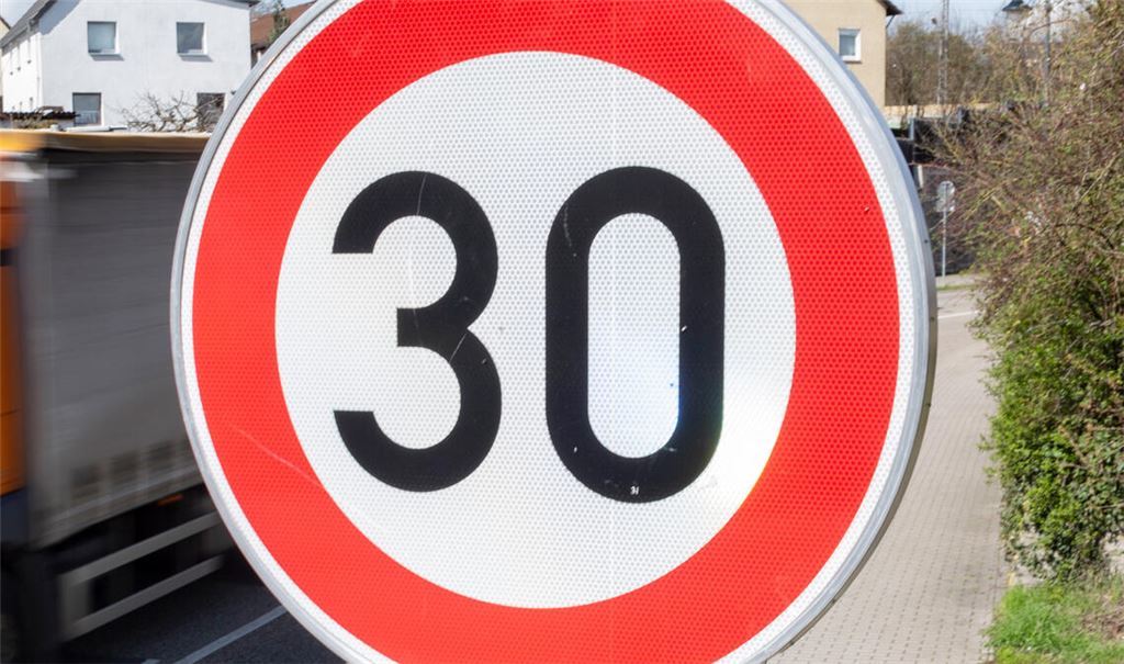 Bis in Wiernsheim und den Ortsteilen Tempo-30-Schilder angebracht werden, geht noch ein wenig Zeit ins Land. Foto: Archiv