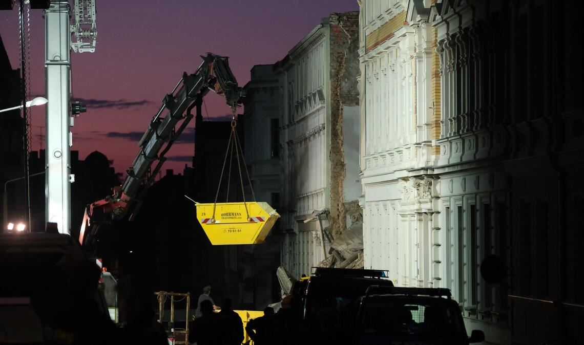 Bis in die Nacht hinein wurde nach den Vermissten gesucht.