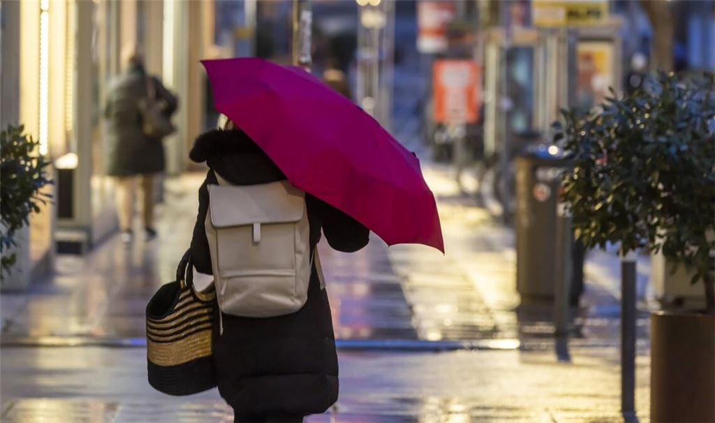 Bis ins Wochenende hinein muss sich der Südwesten laut dem Wetterdienst auf teils anhaltende Niederschläge einstellen. (Archivbild)