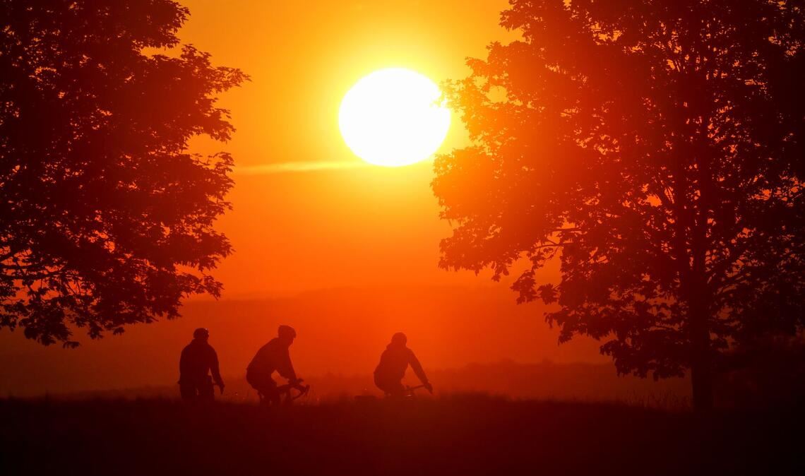 Bis zu 16 Sonnenstunden pro Tag sind am Wochenende möglich. (Archivbild)