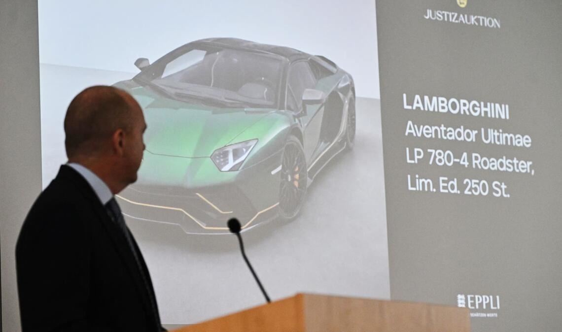 Bis zu 790.000 Euro ist der grüne Lamborghini wert, den das Land demnächst versteigern lässt. (Archivbild)