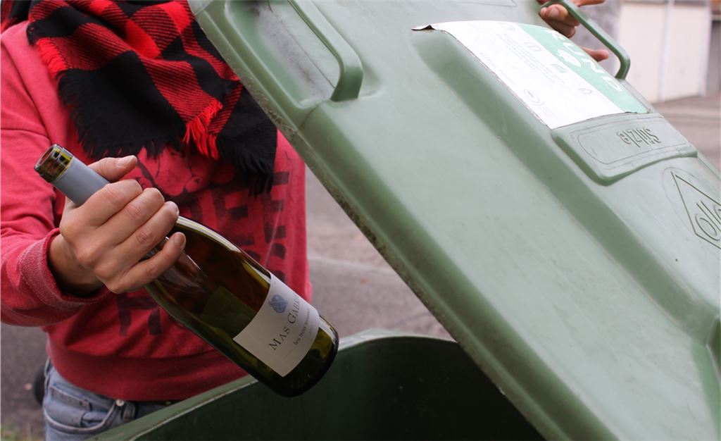 Bisher landet im Enzkreis Glas in einer Tonne mit Verpackungsmüll. Das könnte sich womöglich ändern. Der Landkreis ringt mit dem Dualen System um eine Lösung. Foto: Disselhoff