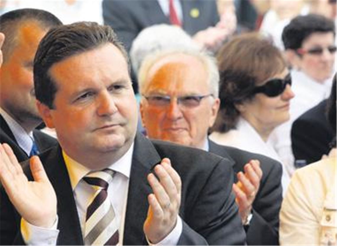 Bislang einziger öffentlicher Auftritt von Stefan Mappus in seiner alten Heimat Mühlacker: Der Ministerpräsident ist Ehrengast der Abschlussveranstaltung der Chortage im Juli.
Archivfoto:Hansen 