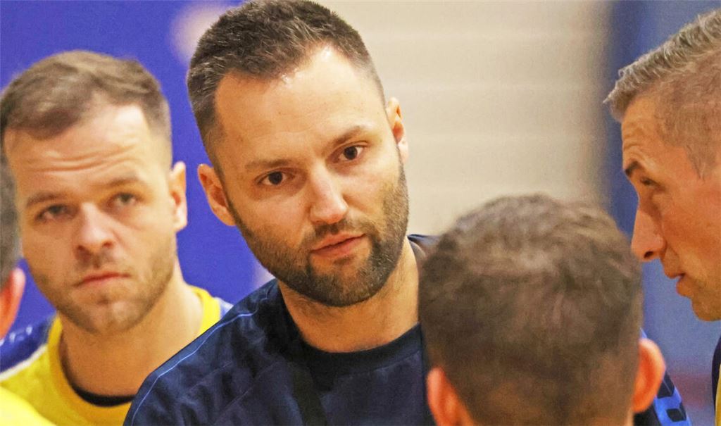 Bittere Nachricht für Trainer Kim Kallfass und seine Mannschaft: Nach der Entscheidung des Verbandes ist der HC Blau-Gelb Mühlacker wieder Tabellenletzter. Foto: Müller