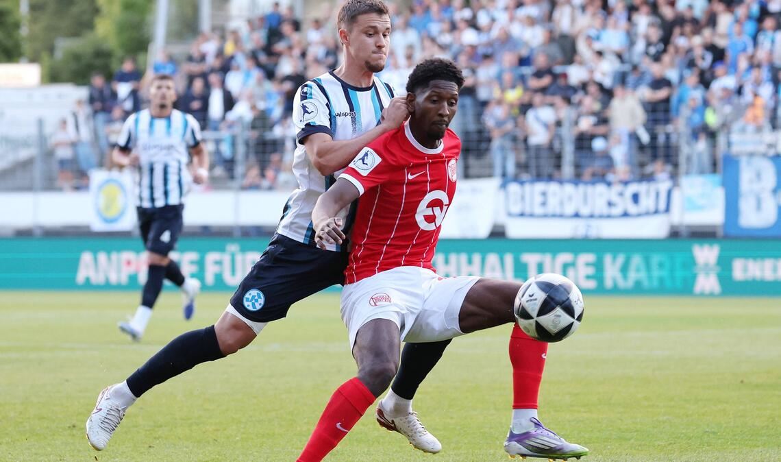 Bittere Niederlage für Maxi Zaiser  und das restliche Team der Stuttgarter Kickers.