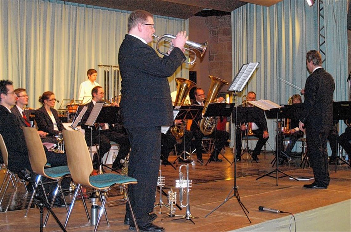 Björn Ludwig am Flügelhorn, begleitet vom Auenwald Brass Ensemble, setzt Akzente.