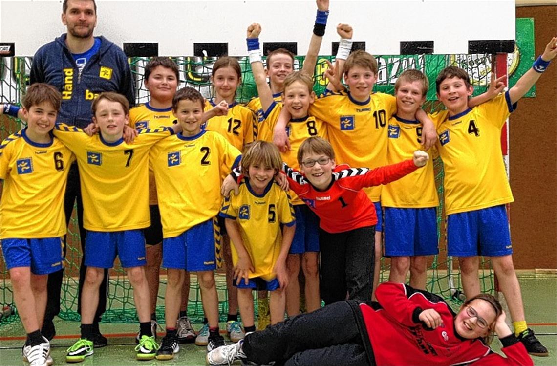 Blau-gelbe E-Jugend feiert