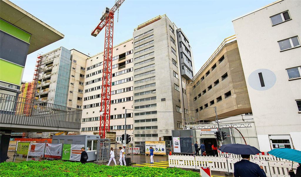 Bleibt bis zum Jahr 2033 eine Großbaustelle: das Katharinenhospital in der Stadtmitte.