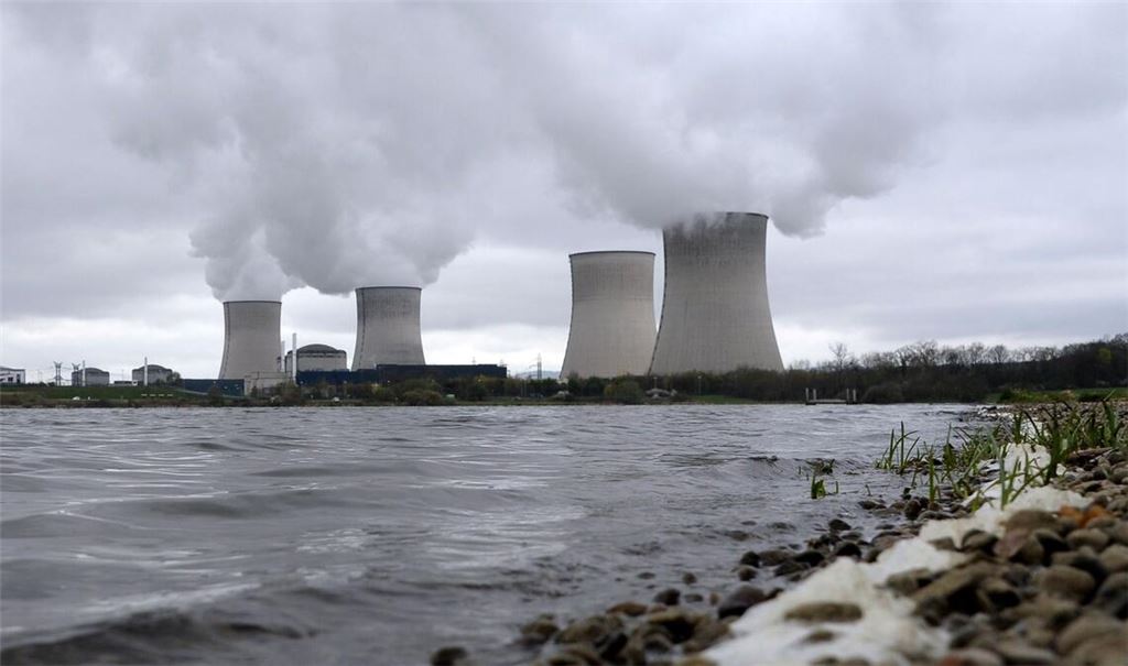Blick auf das Atomkraftwerk in Cattenom. Frankreichs Stromkonzern EDF soll wieder komplett in staatliche Hand kommen.