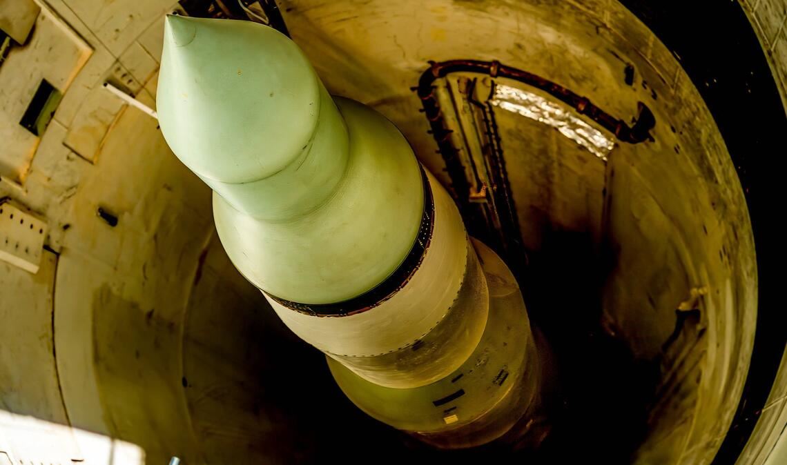 Blick auf das Delta-09 Minuteman-Raketensilo in der kargen Landschaft von South Dakota in den USA.
