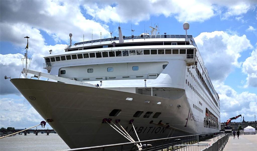 Blick auf das Kreuzfahrtschiff «Ambition».