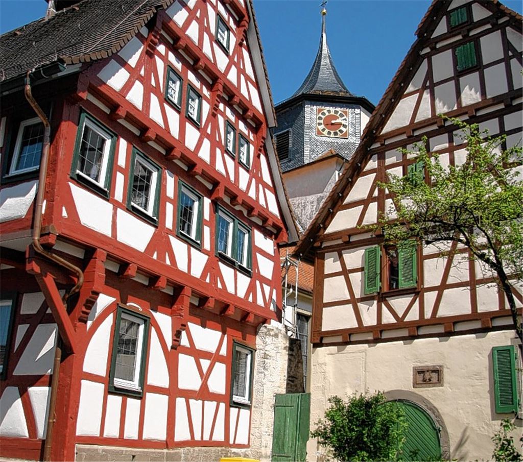 Den Kirchenheiligen im Ortswappen