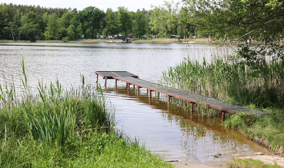 Blick auf eine Badestelle am Großen Wentowsee in Brandenburg, wo zwei Männer ertunken sind.