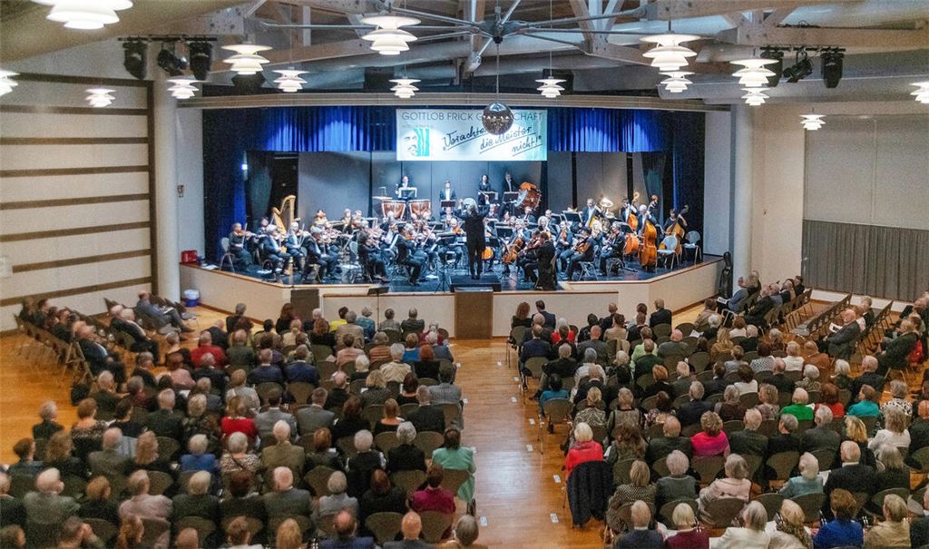 Blick in den Ameliussaal: Erstmals findet die Operngala der Gottlob-Frick-Gesellschaft in Niefern statt. Foto: Fotomoment