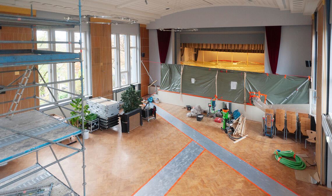 Blick in den Uhlandbau-Saal, wie er sich am 8. November präsentierte. Die Umbauarbeiten dauern noch an. Fotos: Fotomoment