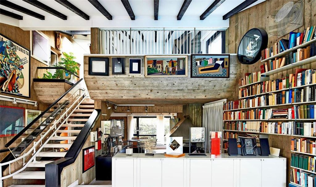 Blick in den Wohnraum des Hauses von Edzard Reuter und seiner Frau Helga in Stuttgart.