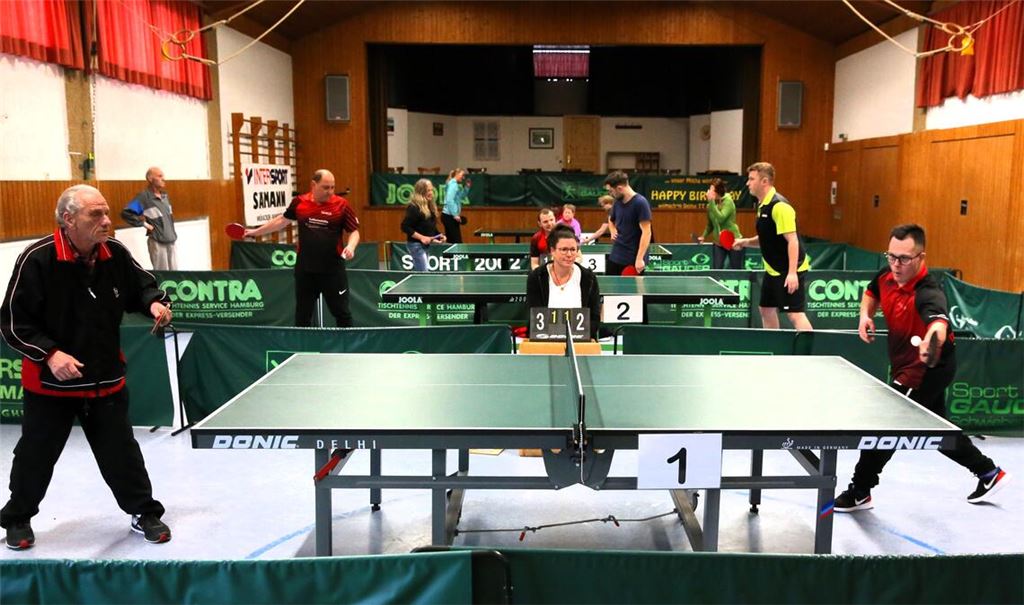 Blick in die Großglattbacher TSV-Halle beim Tischtennis-Inklusionsturnier zum Jahresende. Für Menschen mit Handicaps wünscht der Verein dringend ein Behinderten-WC.Foto: Archiv