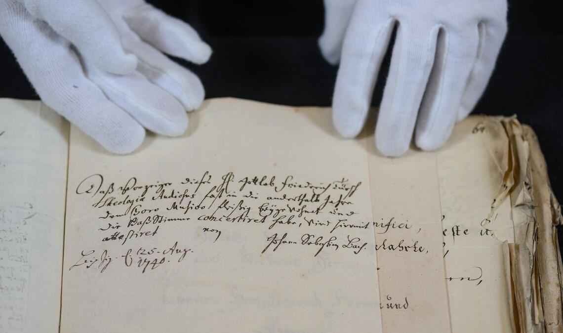 Blick in neu entdeckten Akten zur Leipziger Kirchenmusik aus dem 18. Jahrhundert im Stadtarchiv Leipzig.