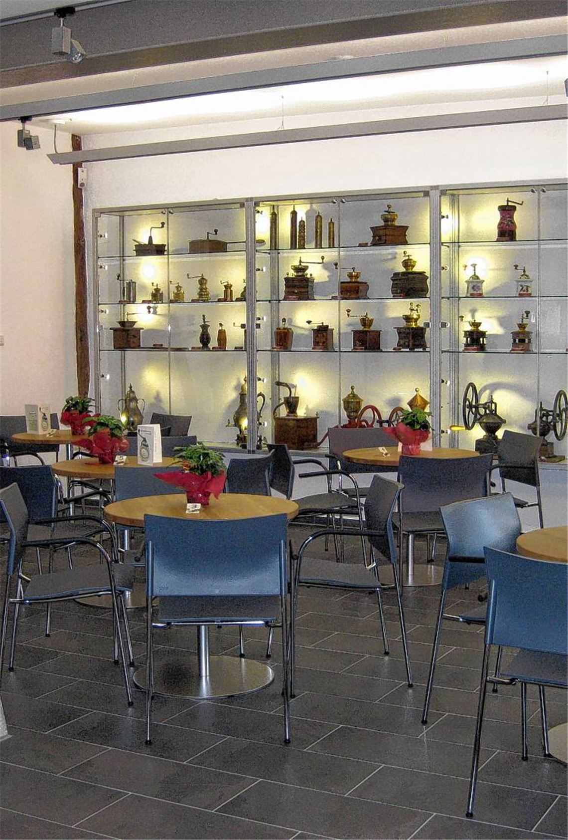 Blick ins museumseigene Café.
