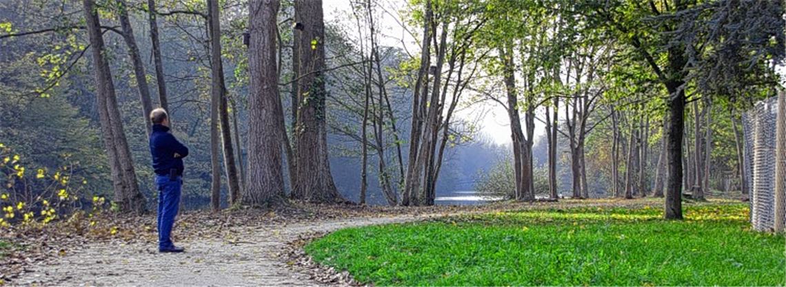 Blickrichtung 2015: Bürgermeister Winfried Abicht auf dem Abschnitt der Westerweiterung, wo die ersten Vorarbeiten angelaufen sind.