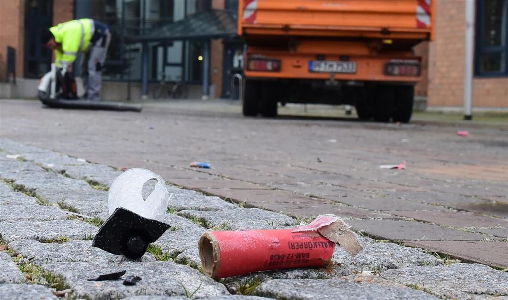 Böllern? Auf jeden Fall nur mit den für den privaten Gebrauch zugelassenen Feuerwerkskörpern. Foto: Archiv/Schüller