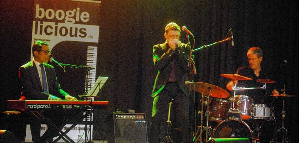 Drei Musiker bilden ein ganzes Orchester