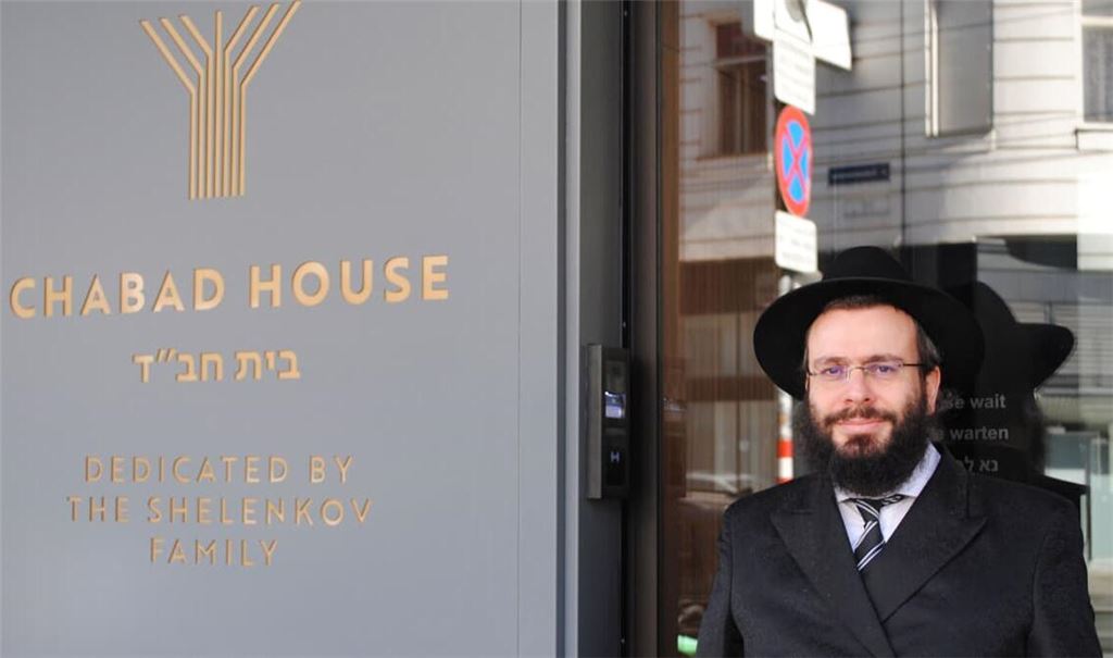 Boruch Ioffe vor dem Chabad-Haus in Wien. Hier trifft sich die jüdische Gemeinde zum Gebet.