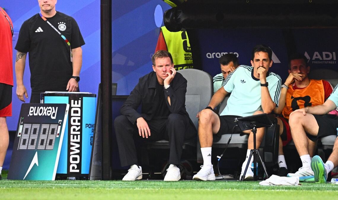 Boston, USA: WM-Aus im Sechzehntelfinale: Nagelsmann bleibt nach Niederlage gegen Paraguay enttäuscht sitzen.