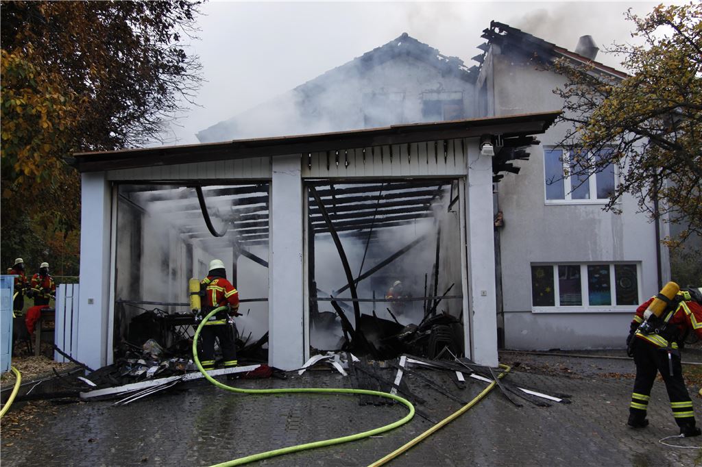 Brand richtet schweren Schaden am Gemeindezentrum in Straubenhardt-Conweiler an.  Foto: Süddeutsche Mediengesellschaft/Gress