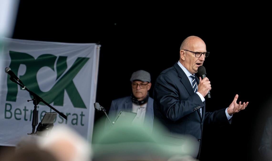 Brandenburgs Ministerpräsident Dietmar Woidke (SPD) kritisiert die Ankündigung Russlands, kein Öl mehr aus Kasachstan durch die Pipeline Druschba zur PCK-Raffinerie in Schwedt zu leiten.