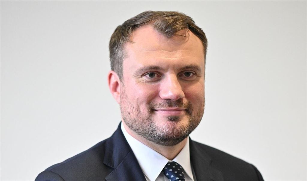 Brandenburgs Wirtschaftsminister Daniel Keller (SPD) wirbt mit einer neuen Kampagne für Zuzüge aus Westdeutschland. (Archivbild)