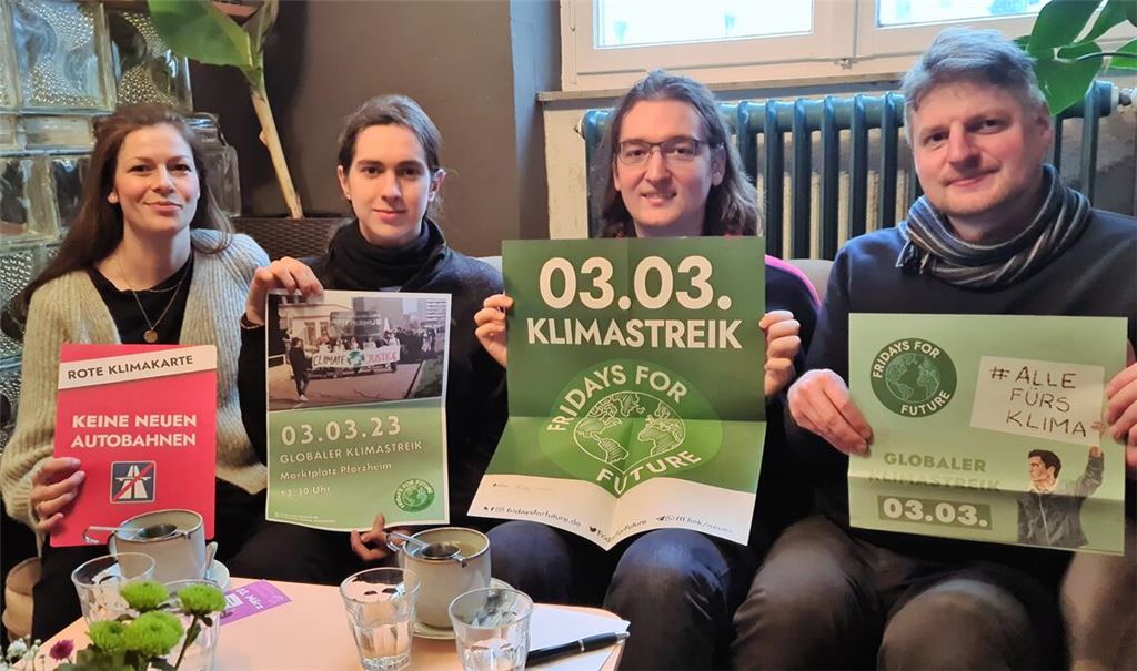 Breit aufgestellt ist das Organisationsteam von Fridays for Future Pforzheim mit Tina Reinhardt (v.li.), Jonathan Zeng, Florian Martens und Stefan Haug. Foto: Peche