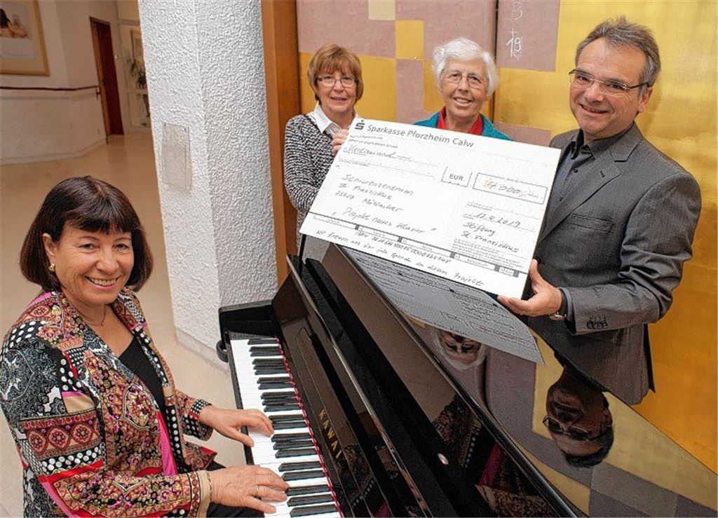 Neues Klavier fürs Seniorenheim