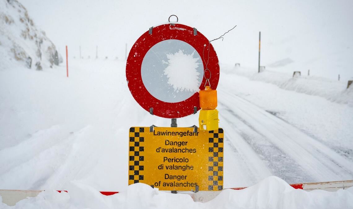 Brisante Lawinenlage in den Alpen: Bislang ist keine Entspannung in den nächsten Tagen in Sicht.
