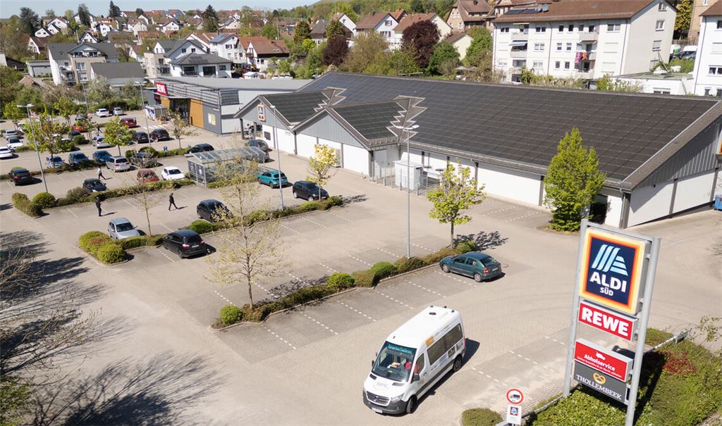 Brummen, Rattern, Piepsen: Von einer ungestörten Nachtruhe können die Anwohner im Umfeld der Einkaufsmärkte im Maulbronner Zentrum nur träumen. Foto: Archiv/Fotomoment